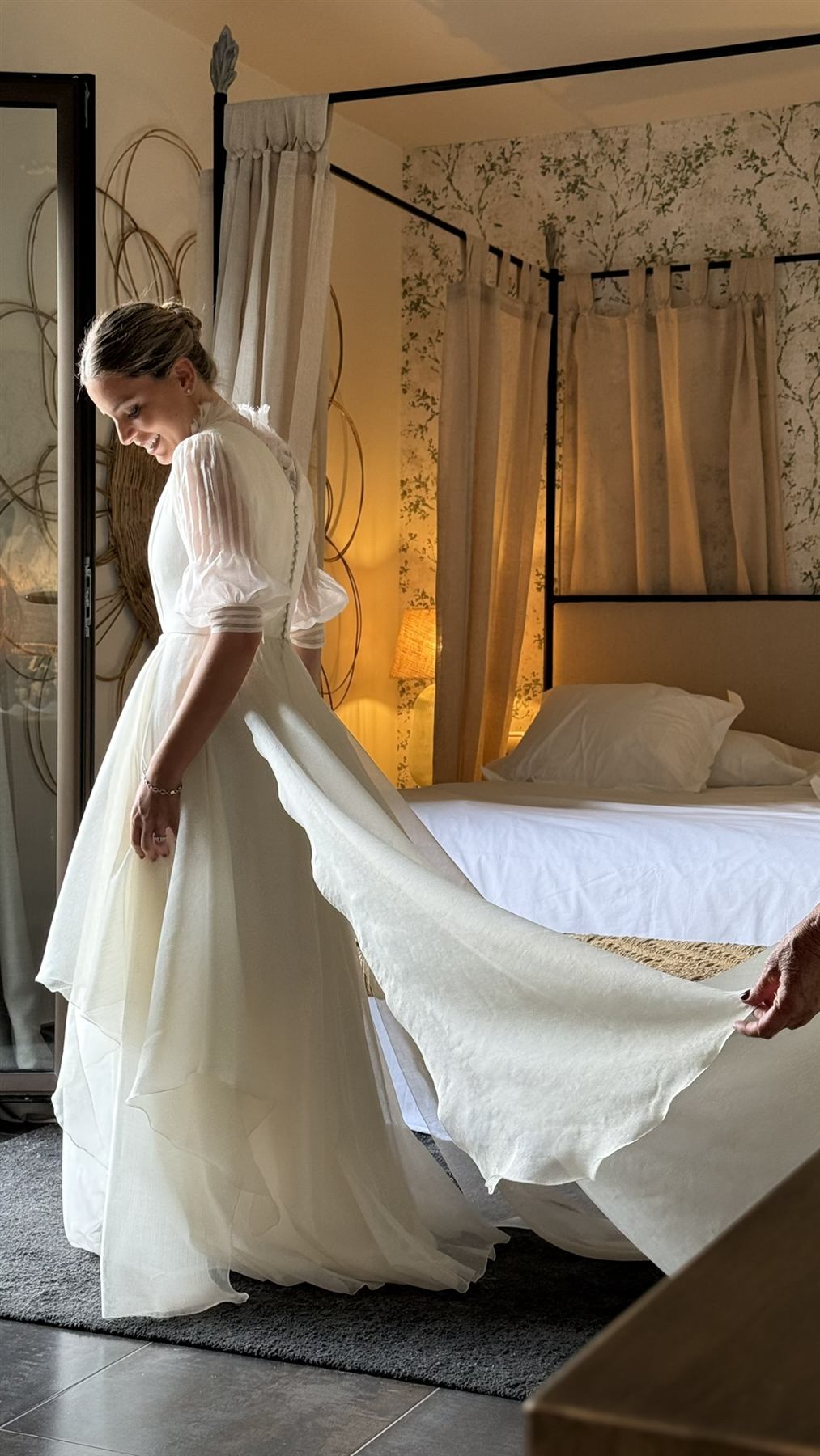 Novia con vestido y peinado de boda